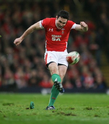 07.11.09  Wales v New Zealand... Wales Stephen Jones kicks at goal.. 