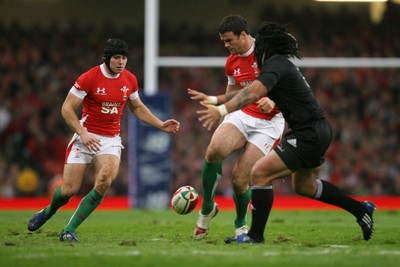 07.11.09  Wales v New Zealand... Wales Jamie Roberts kicks past Ma'a Nonu. 