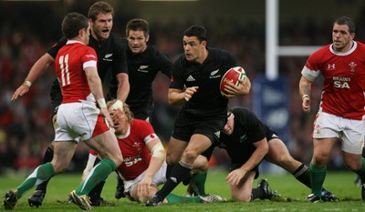 07.11.09  Wales v New Zealand... Dan Carter takes on Shane Williams. 