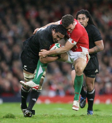 07.11.09  Wales v New Zealand... Jerome Kaino drives into Jamie Roberts. 
