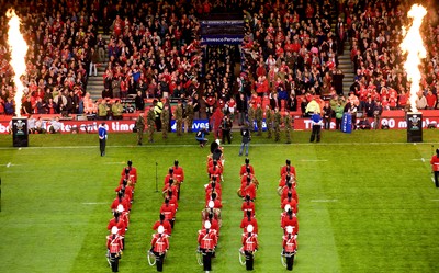 07.11.09 - Wales v New Zealand - Invesco Perpetual Series 2009 - Wales' Ryan Jones and New Zealand's Richie McCaw lead out their teams. 