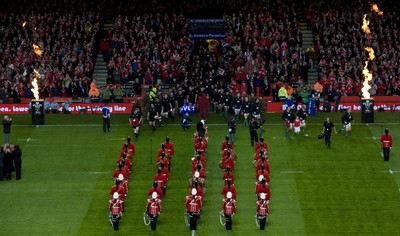 07.11.09 - Wales v New Zealand - Invesco Perpetual Series 2009 - Wales' Ryan Jones and New Zealand's Richie McCaw lead out their teams. 