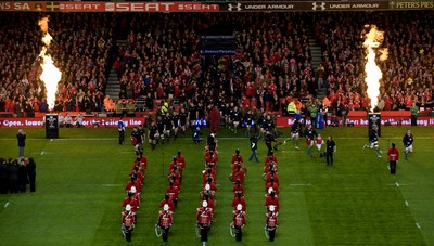 07.11.09 - Wales v New Zealand - Invesco Perpetual Series 2009 - Wales' Ryan Jones and New Zealand's Richie McCaw lead out their teams. 