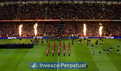 07.11.09 - Wales v New Zealand - Invesco Perpetual Series 2009 - Wales' Ryan Jones and New Zealand's Richie McCaw lead out their teams. 