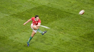 07.11.09 - Wales v New Zealand - Invesco Perpetual Series 2009 - Wales' James Hook clears. 