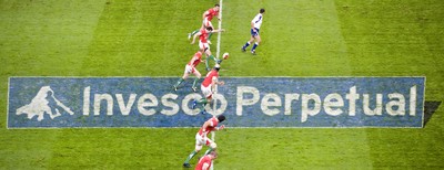 07.11.09 - Wales v New Zealand - Invesco Perpetual Series 2009 - Stephen Jones of Wales. 