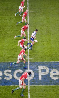 07.11.09 - Wales v New Zealand - Invesco Perpetual Series 2009 - Stephen Jones of Wales. 