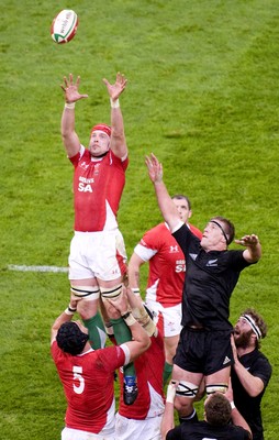 07.11.09 - Wales v New Zealand - Invesco Perpetual Series 2009 - Alun Wyn Jones of Wales. 