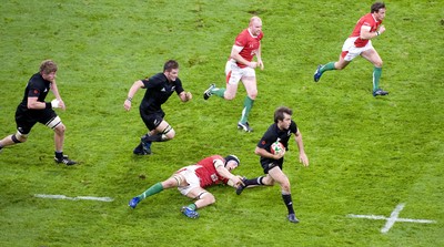07.11.09 - Wales v New Zealand - Invesco Perpetual Series 2009 - Conrad Smith of New Zealand. 