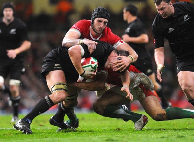 07.11.09 - Invesco Perpetual international Rugby, Wales v New Zealand Brad Thorn of New Zealand is tackled by Wales' Luke Charteris and Jamie Roberts (behind) 