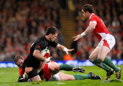 07.11.09 - Invesco Perpetual international Rugby, Wales v New Zealand Cory Jane of New Zealand is tackled by Wales' Gethin Jenkins as Shane Williams looks on 