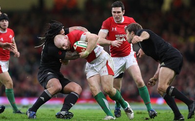 07.11.09... Wales v New Zealand, Invesco Perpetual Series Wales' Tom Shanklin is tackled by Ma'a Nonu 