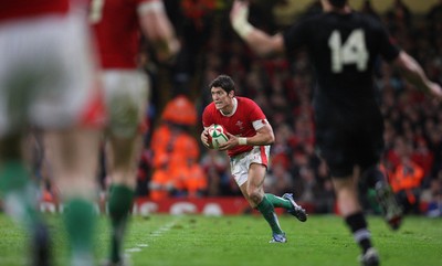 07.11.09... Wales v New Zealand, Invesco Perpetual Series 2009 -  Wales' James Hook 