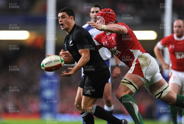 07.11.09 - Wales v New Zealand - Invesco Perpetual Series 2009 - Dan Carter of New Zealand is tackled by Alun Wyn Jones of Wales. 