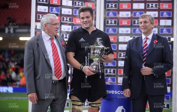 07.11.09 - Wales v New Zealand - Invesco Perpetual Series 2009 - Richie McCaw of New Zealand receives the winners trophy from WRU President Dennis Gethin and Rick White Invesco Perpetual. 