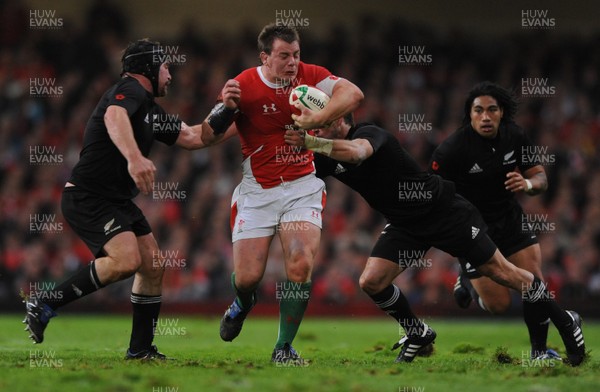 07.11.09 - Wales v New Zealand - Invesco Perpetual Series 2009 - Matthew Rees of Wales is tackled by Andrew Hore and Wyatt Crockett of New Zealand. 