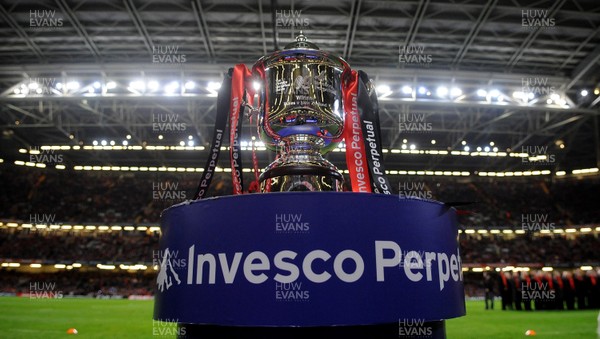 07.11.09 - Wales v New Zealand - Invesco Perpetual Series 2009 - Invesco Perpetual winners trophy. 