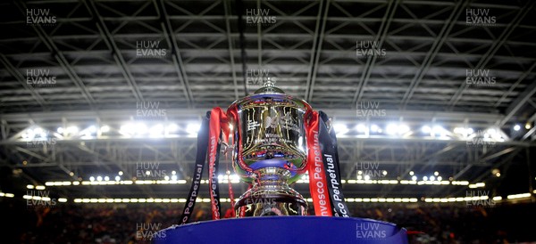 07.11.09 - Wales v New Zealand - Invesco Perpetual Series 2009 - Invesco Perpetual winners trophy. 