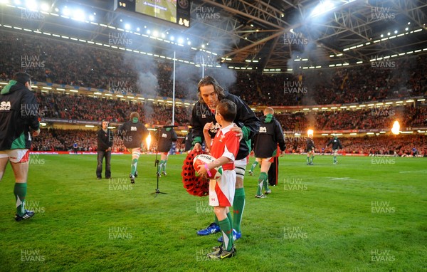 07.11.09 - Wales v New Zealand - Invesco Perpetual Series 2009 - Wales captain Ryan Jones leads out his team with mascot Jack Egan. 