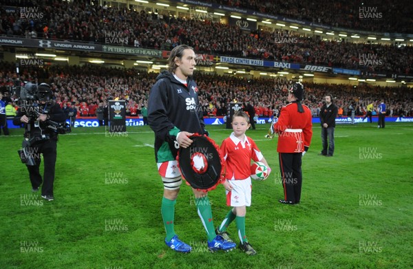 07.11.09 - Wales v New Zealand - Invesco Perpetual Series 2009 - Wales captain Ryan Jones leads out his team with mascot Jack Egan. 