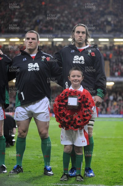 07.11.09 - Wales v New Zealand - Invesco Perpetual Series 2009 - Gethin Jenkins, Ryan Jones and mascot Jack Egan line up for the anthems. 