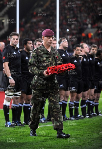 07.11.09 - Wales v New Zealand - Invesco Perpetual Series 2009 - All Blacks hand over a poppy wreath. 