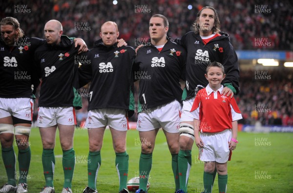 07.11.09 - Wales v New Zealand - Invesco Perpetual Series 2009 - Andy Powell, Tom Shanklin, Martyn Williams, Gethin Jenkins, Ryan Jones and mascot Jack Egan line up for the anthems. 
