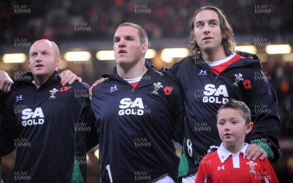 07.11.09 - Wales v New Zealand - Invesco Perpetual Series 2009 - Martyn Williams, Gethin Jenkins, Ryan Jones and mascot Jack Egan line up for the anthems. 