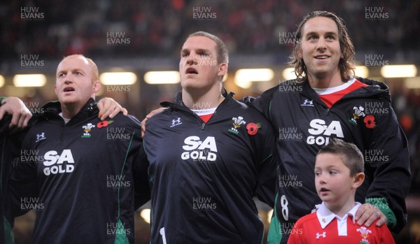 07.11.09 - Wales v New Zealand - Invesco Perpetual Series 2009 - Martyn Williams, Gethin Jenkins, Ryan Jones and mascot Jack Egan line up for the anthems. 