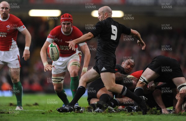 07.11.09 - Wales v New Zealand - Invesco Perpetual Series 2009 - Brendon Leonard of New Zealand. 