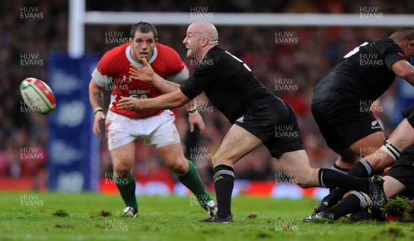 07.11.09 - Wales v New Zealand - Invesco Perpetual Series 2009 - Brendon Leonard of New Zealand. 