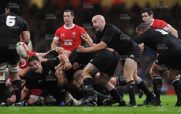 07.11.09 - Wales v New Zealand - Invesco Perpetual Series 2009 - Brendon Leonard of New Zealand. 