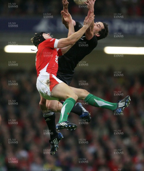 07.11.09  Wales v New Zealand... Wales Leigh Halfpenny and Zac Guildford go for high ball.. 