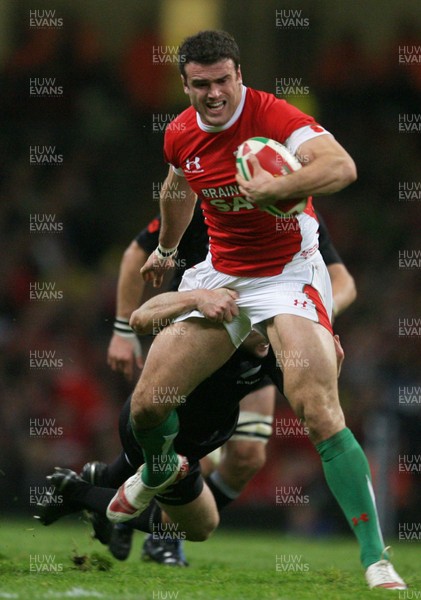 07.11.09  Wales v New Zealand... Wales Jamie Roberts tries to get past Brendon Leonard.. 