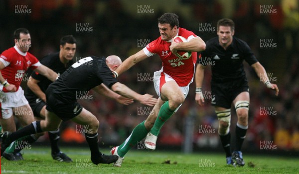 07.11.09  Wales v New Zealand... Wales Jamie Roberts tries to get past Brendon Leonard.. 