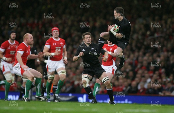 07.11.09  Wales v New Zealand... All Black's Dan Carter takes high ball. 