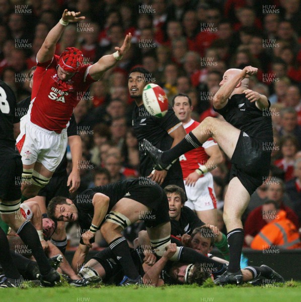 07.11.09  Wales v New Zealand... Brendon Leonard has his kick charged-down by Alun-Wyn Jones. 