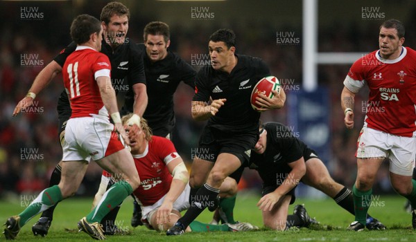07.11.09  Wales v New Zealand... Dan Carter takes on Shane Williams. 