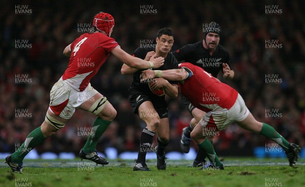 07.11.09  Wales v New Zealand... Dan Carter is tackled by Alu-Wyn Jones and Gethin Jenkins. 