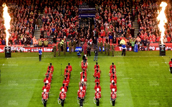 07.11.09 - Wales v New Zealand - Invesco Perpetual Series 2009 - Wales' Ryan Jones and New Zealand's Richie McCaw lead out their teams. 