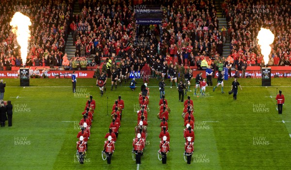 07.11.09 - Wales v New Zealand - Invesco Perpetual Series 2009 - Wales' Ryan Jones and New Zealand's Richie McCaw lead out their teams. 