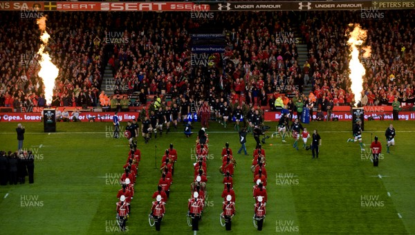 07.11.09 - Wales v New Zealand - Invesco Perpetual Series 2009 - Wales' Ryan Jones and New Zealand's Richie McCaw lead out their teams. 