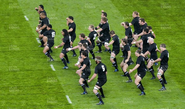 07.11.09 - Wales v New Zealand - Invesco Perpetual Series 2009 - New Zealand perform the Haka. 