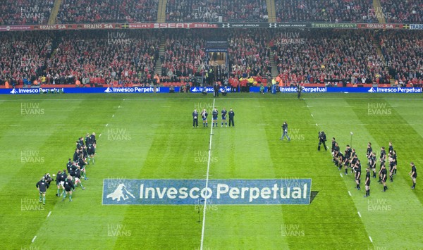 07.11.09 - Wales v New Zealand - Invesco Perpetual Series 2009 - New Zealand perform the Haka. 