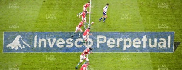 07.11.09 - Wales v New Zealand - Invesco Perpetual Series 2009 - Stephen Jones of Wales. 