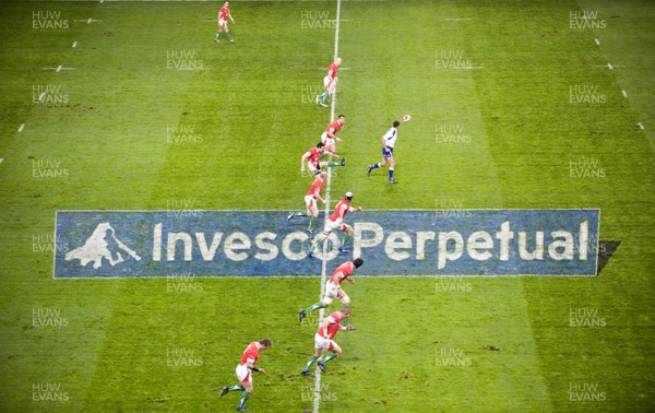 07.11.09 - Wales v New Zealand - Invesco Perpetual Series 2009 - Stephen Jones of Wales. 