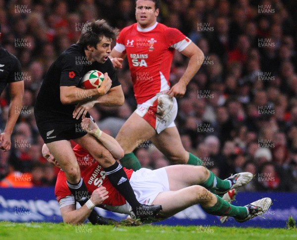 07.11.09 - Invesco Perpetual international Rugby, Wales v New Zealand Conrad Smith of New Zealand is tackled by Wales' Tom Shanklin 