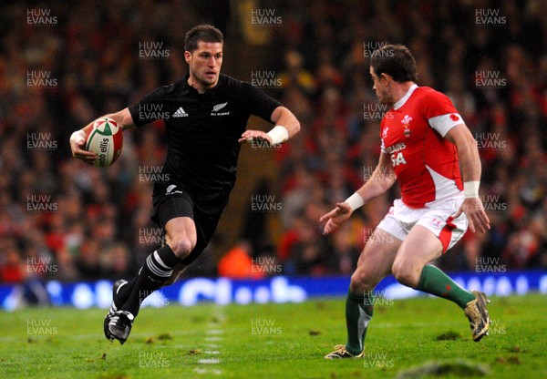 07.11.09 - Invesco Perpetual international Rugby, Wales v New Zealand Cory Jane of New Zealand looks to get past Wales' Shane Williams 