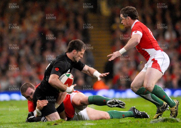 07.11.09 - Invesco Perpetual international Rugby, Wales v New Zealand Cory Jane of New Zealand is tackled by Wales' Gethin Jenkins as Shane Williams looks on 