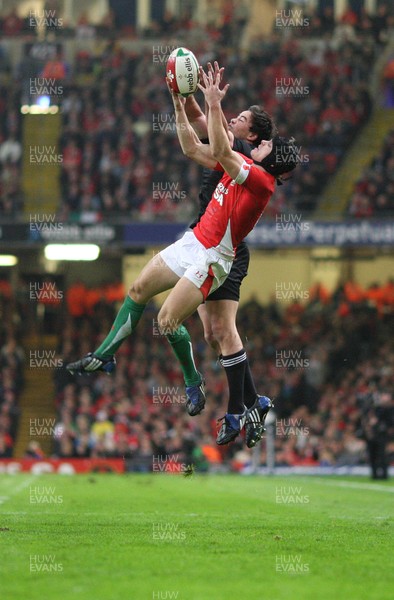 07.11.09... Wales v New Zealand, Invesco Perpetual Series Wales' Leigh Halfpenny looks to win the ball from Zac Guildford 